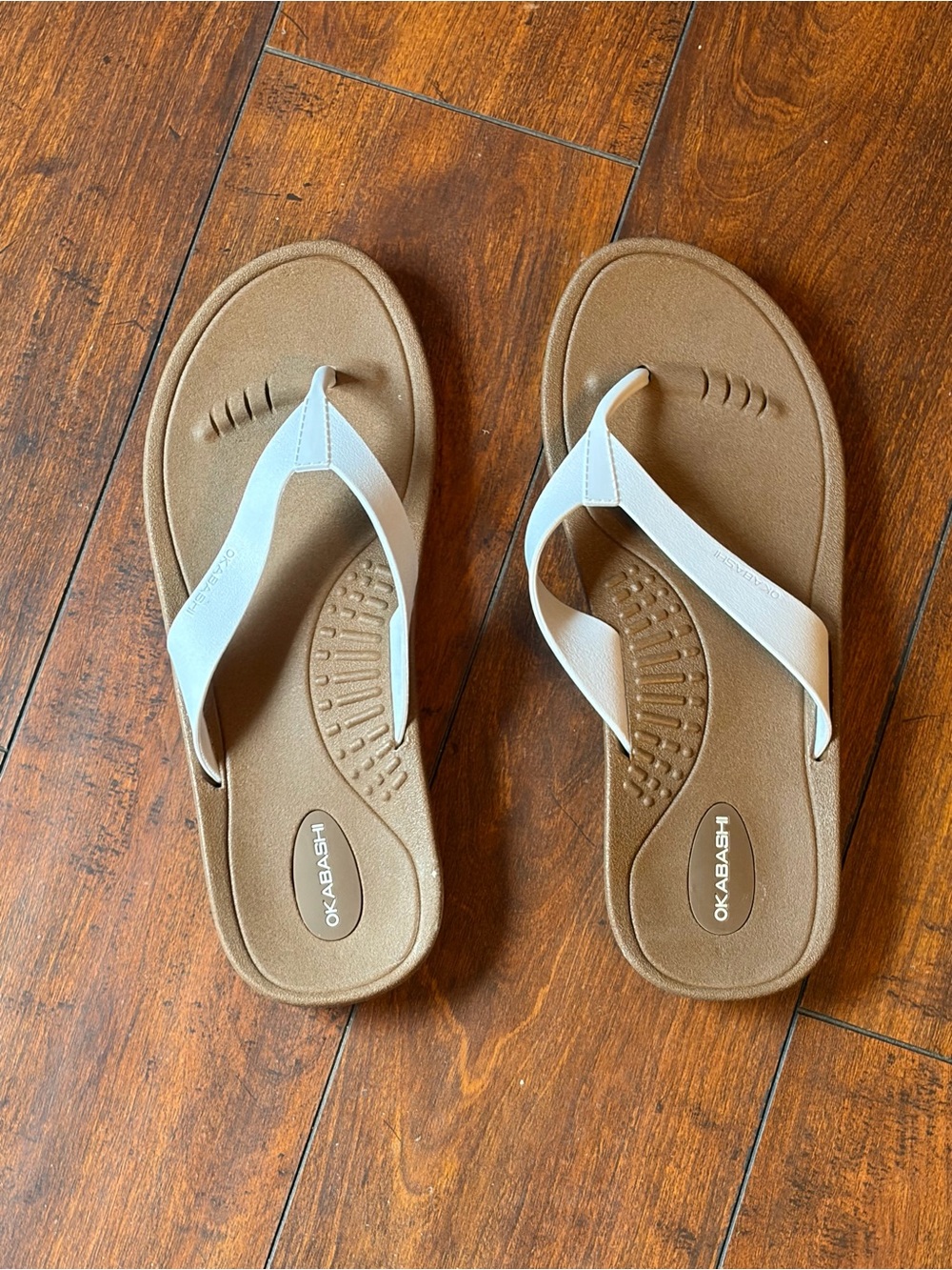 Okabashi White Strap Tan Footbed Flip Flops M/L